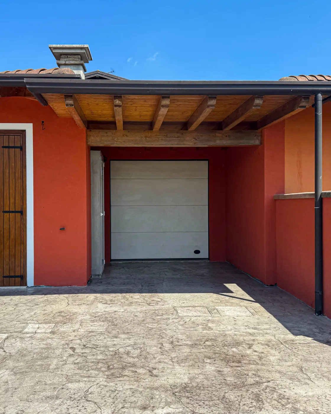 Garage e cortile in cemento stampato a Casaloldo (MN)