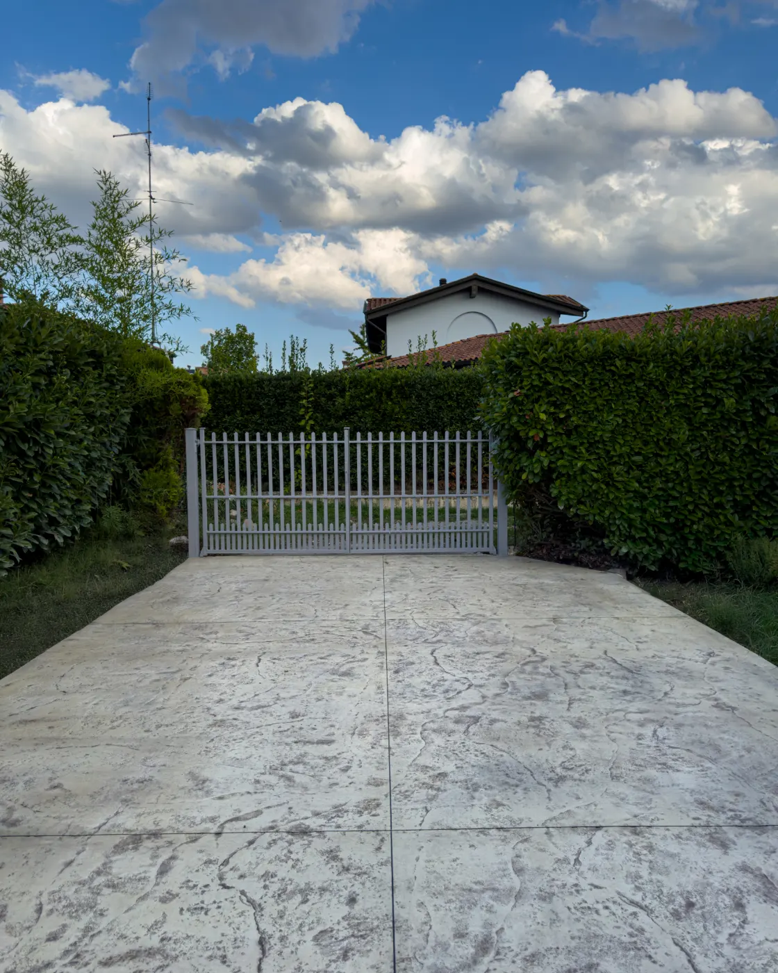 Ingresso carraio in cemento stampato a Pomponesco (MN)
