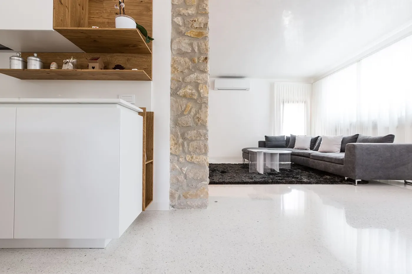 Pavimento in Lixio®+ graniglia a basso spessore, superficie realizzata