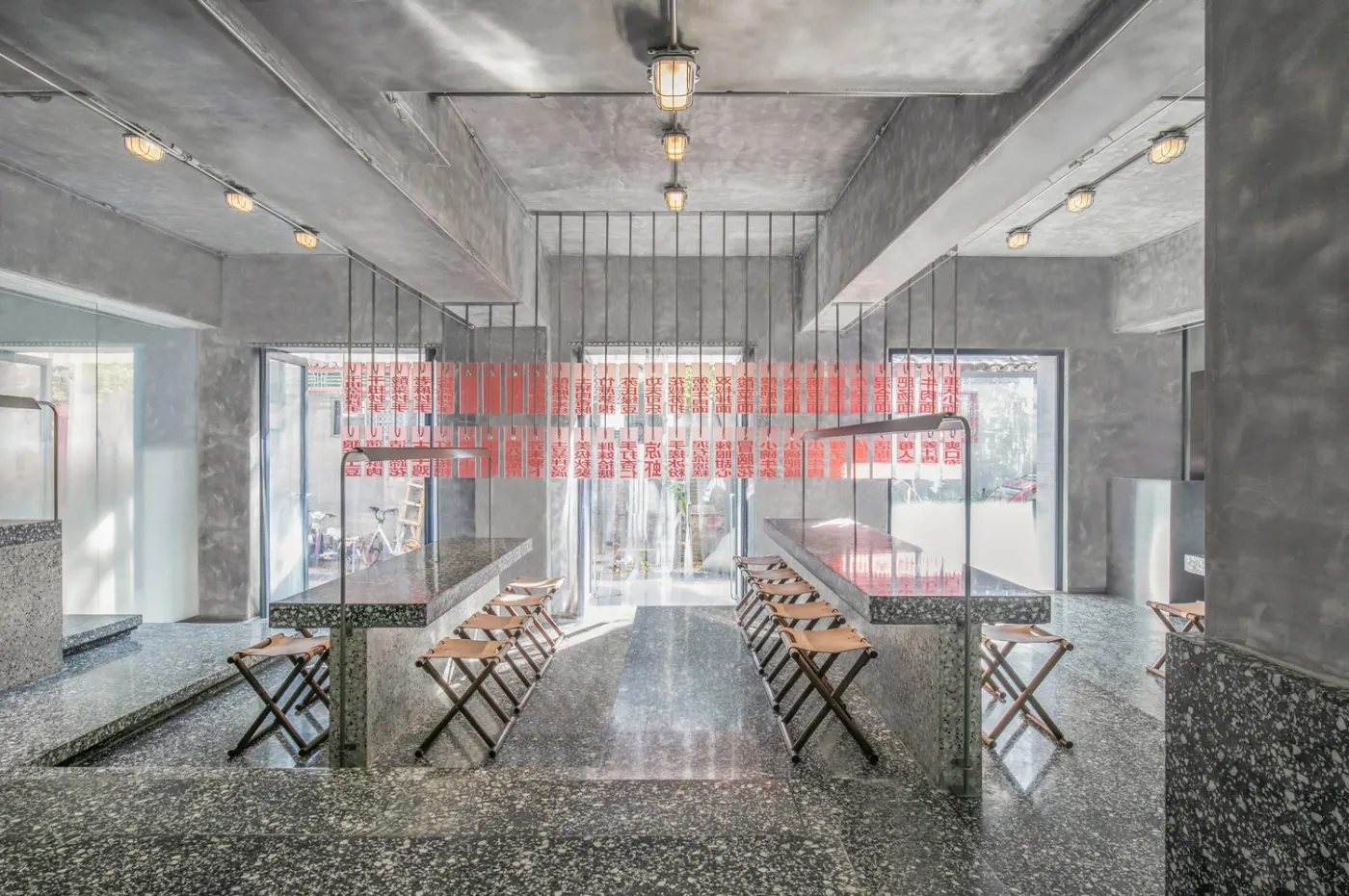 Ristorante con pavimento in terrazzo veneziano Lixio+