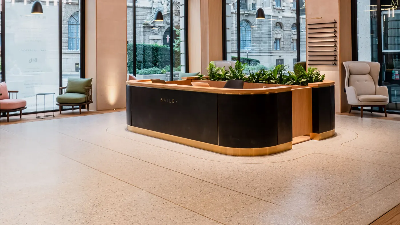Ingresso di uffici con pavimento in terrazzo veneziano Lixio+
