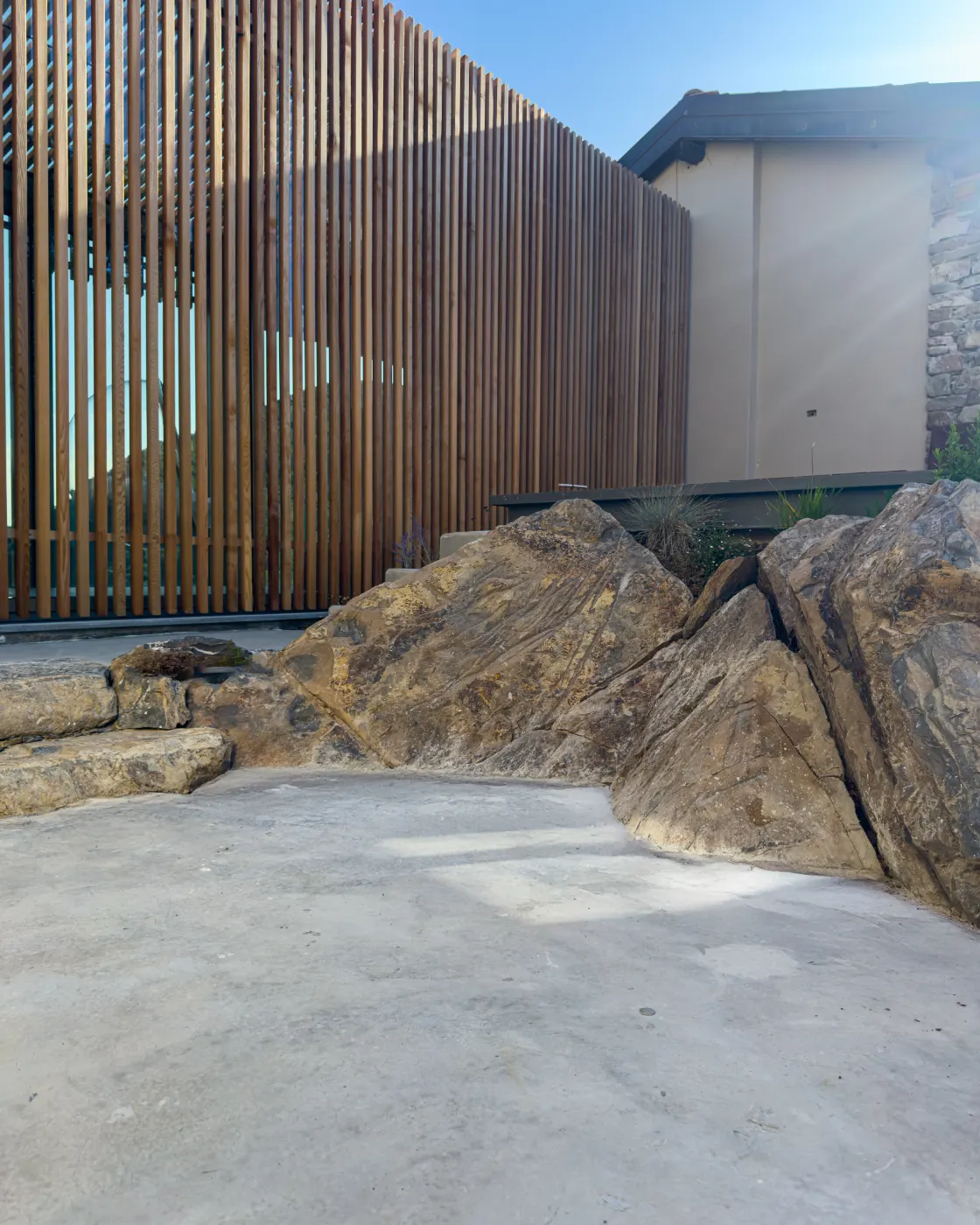 Terrazza in Architop nuvolato fra la roccia e il legno a Brugnello di Bobbio