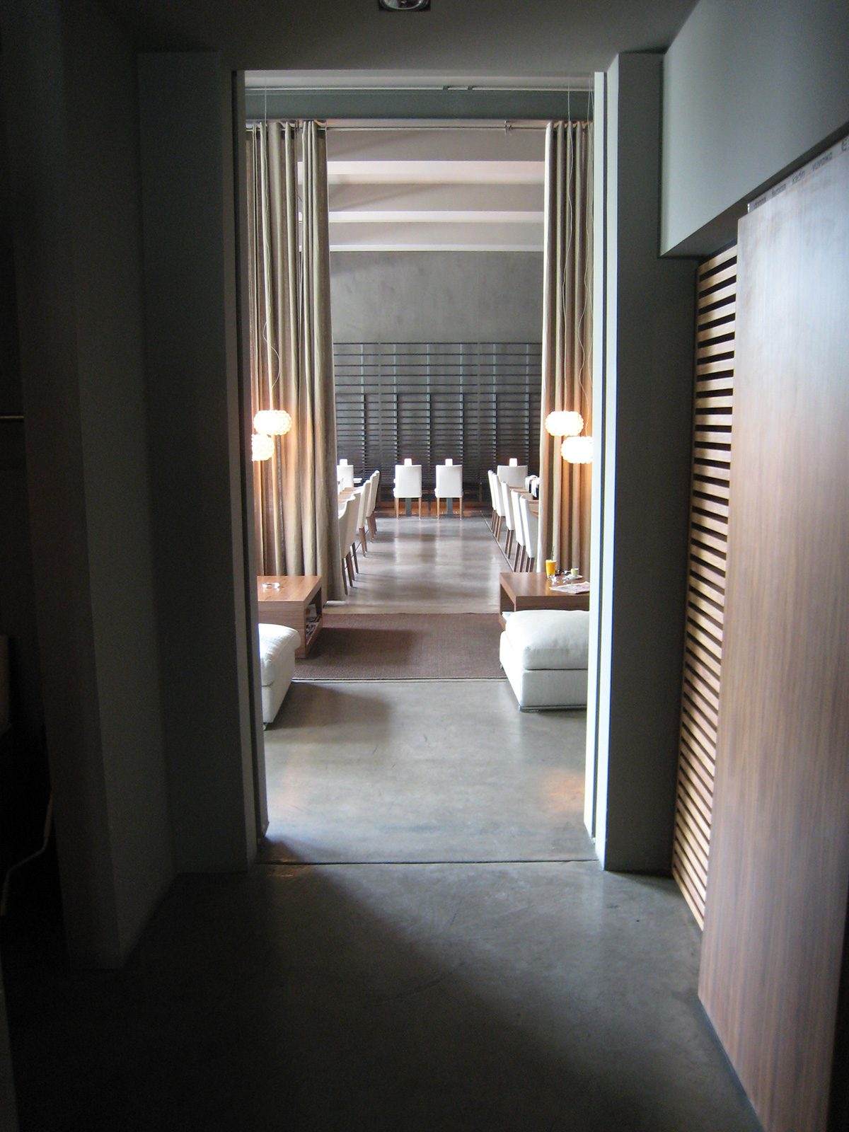 Corridoio con pavimento Architop nuvolato