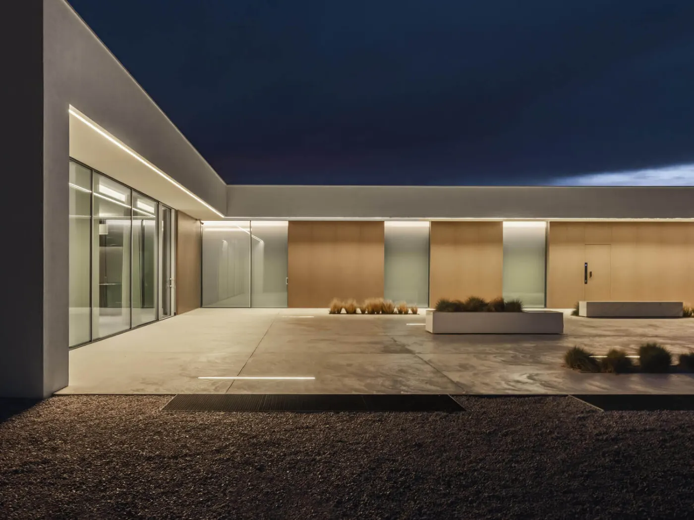 Corte interna di una villa in Rasico al tramonto
