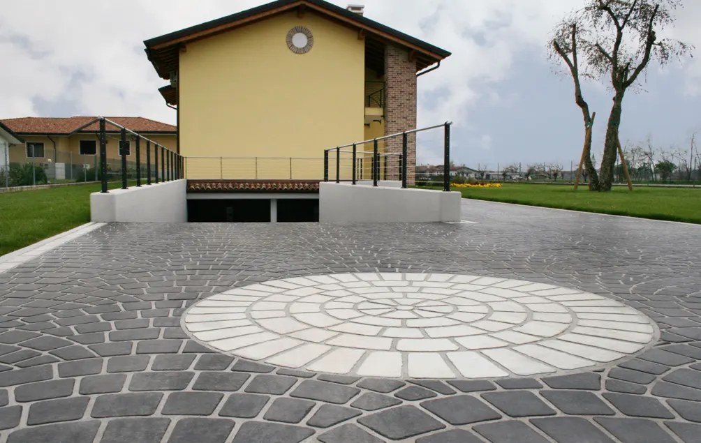 rivestimento pavimento esterno Stenciltop vialetto rinnovato